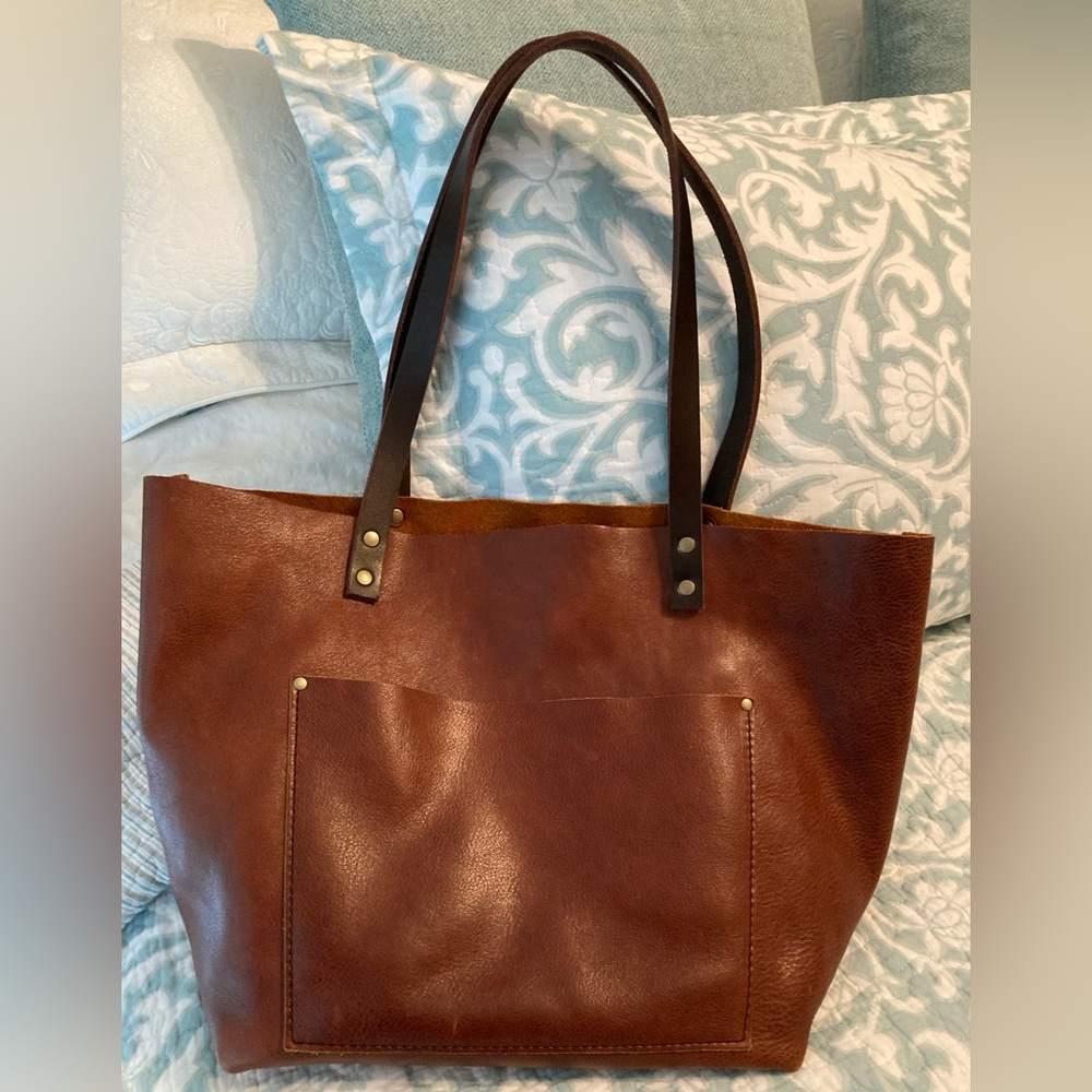 One day sale—-PORTLAND LEATHER GOODS—-LARGE OPEN TOTE—-excellent condition